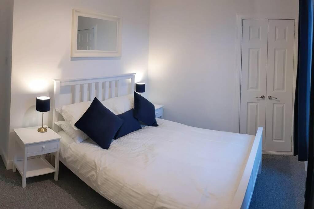 Glenfinnan - Two Bedroom Apartment Dunfermline Extérieur photo