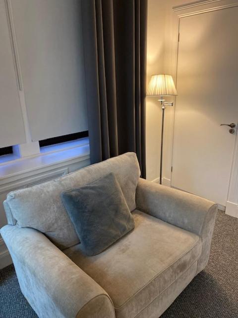 Glenfinnan - Two Bedroom Apartment Dunfermline Extérieur photo